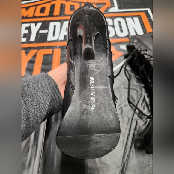 Genuine Harley-Davidson Ladies Leather stilettos - Picture 9 of 10